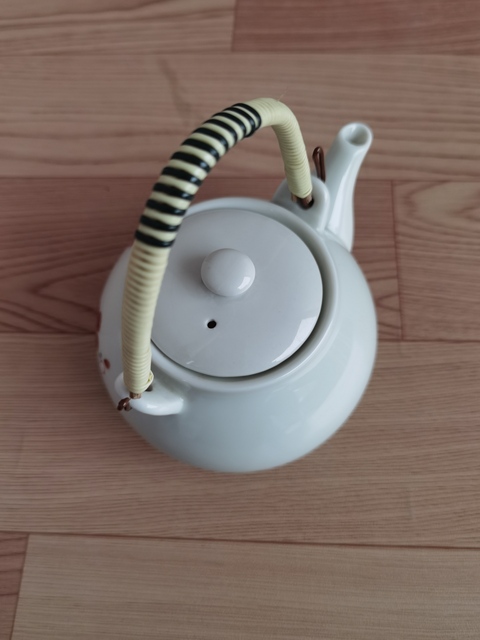 古玩陶瓷梅紋提梁壺拍賣,當前價格298元