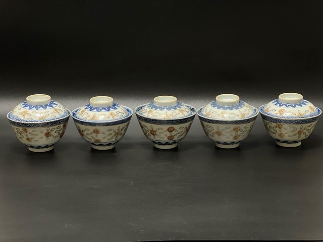 古玩陶瓷青花加彩花卉紋蓋碗拍賣，當(dāng)前價(jià)格8800元