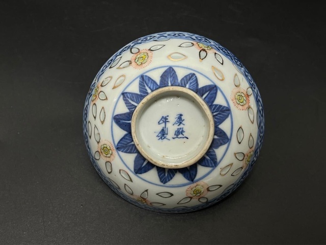 古玩陶瓷青花加彩花卉紋蓋碗拍賣，當(dāng)前價(jià)格8800元