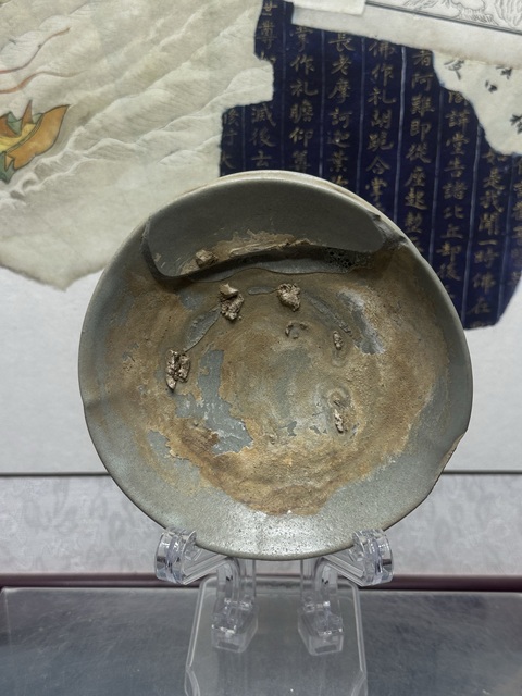 古玩陶瓷五代青釉盤(pán)拍賣，當(dāng)前價(jià)格169元