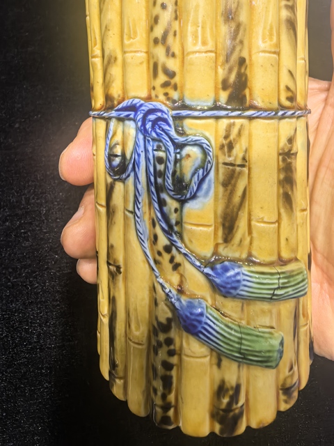 古玩陶瓷捆竹型筆筒真品鑒賞圖