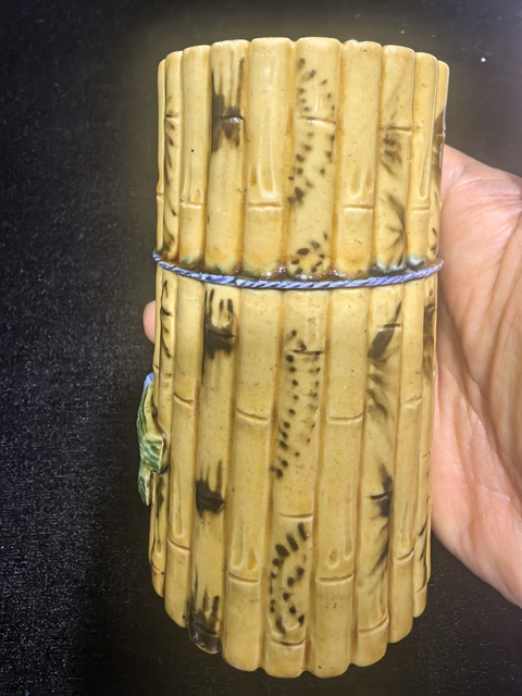 古玩陶瓷捆竹型筆筒真品鑒賞圖