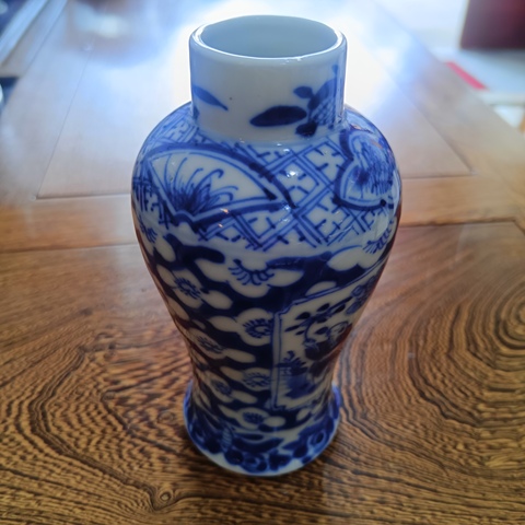 古玩陶瓷人物紋青花瓶真品鑒賞圖