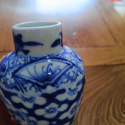 古玩陶瓷人物紋青花瓶真品鑒賞圖