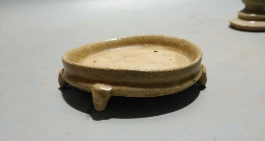 古玩陶瓷四足青釉青釉硯臺真品鑒賞圖