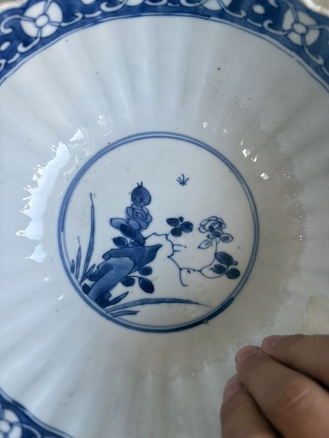 古玩陶瓷花卉紋青花碗真品鑒賞圖