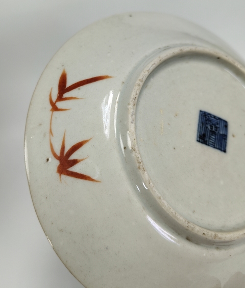 古玩陶瓷綠釉壓道粉彩花卉紋盤真品鑒賞圖