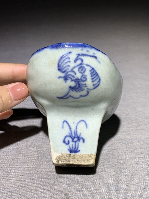 古玩陶瓷青花花蝶紋水器真品鑒賞圖