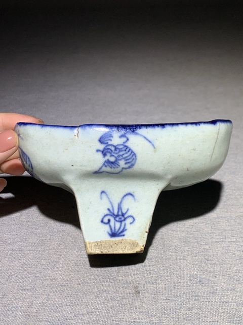 古玩陶瓷青花花蝶紋水器真品鑒賞圖
