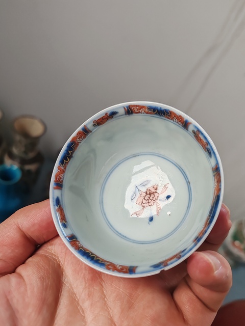古玩陶瓷青花礬紅描金花卉紋杯真品鑒賞圖