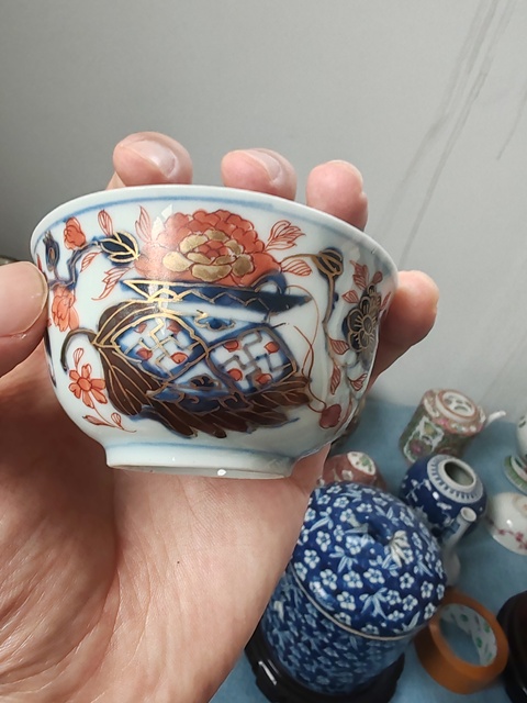 古玩陶瓷青花礬紅描金花卉紋杯真品鑒賞圖