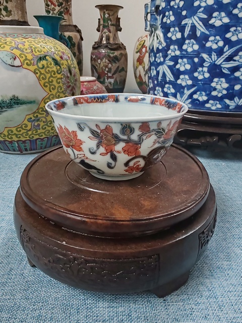 古玩陶瓷青花礬紅描金花卉紋杯真品鑒賞圖