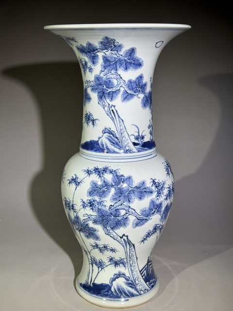 古玩陶瓷歲寒三友松竹梅青花鳳尾尊真品鑒賞圖