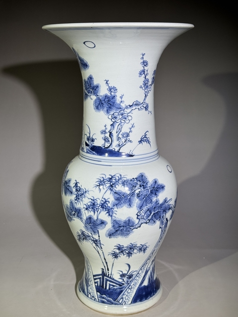 古玩陶瓷歲寒三友松竹梅青花鳳尾尊真品鑒賞圖