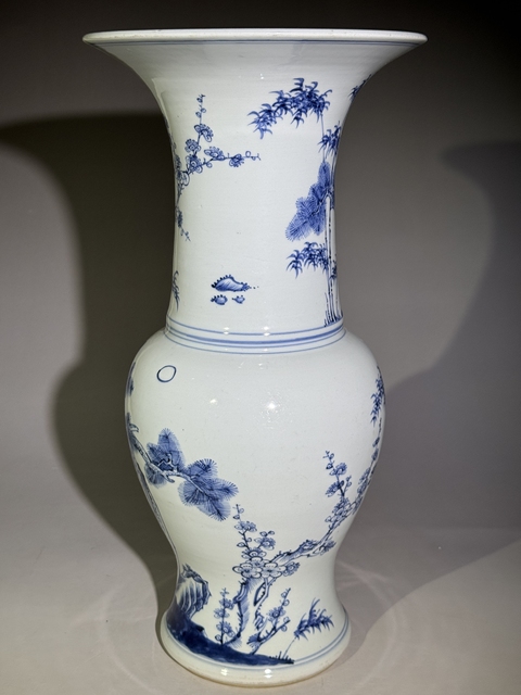 古玩陶瓷歲寒三友松竹梅青花鳳尾尊真品鑒賞圖