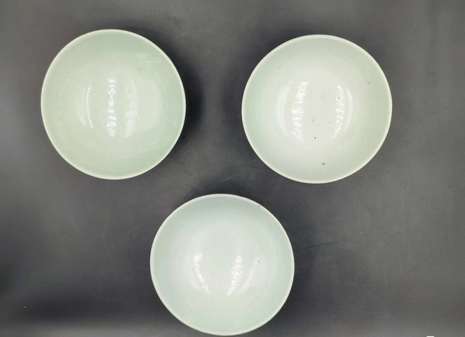 古玩陶瓷白釉描金茶碗真品鑒賞圖