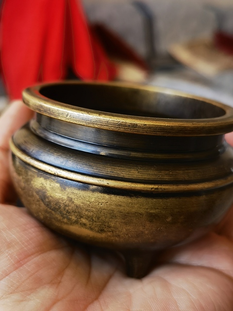 古玩銅器銅爐拍賣，當(dāng)前價(jià)格700元