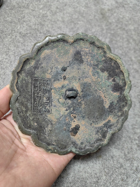 古玩銅器宋代·銅葵花鏡 真品鑒賞圖