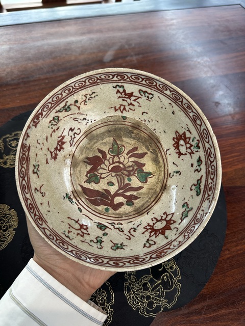 古玩陶瓷明晚期 漳州窯紅綠彩花卉紋碗拍賣,當前價格1500元