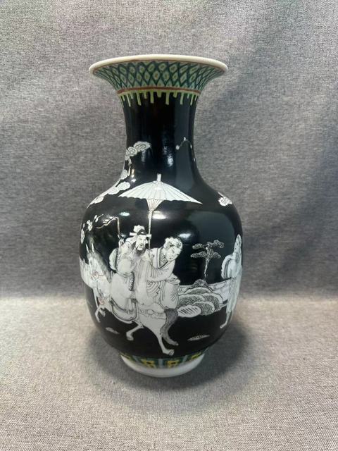 古玩陶瓷清晚期墨地留白墨彩(踏雪尋梅)瓶拍賣,當(dāng)前價格28888元