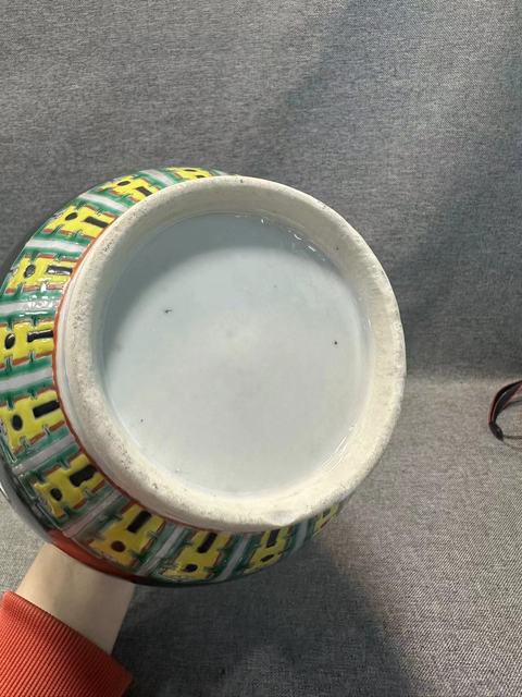 古玩陶瓷清晚期墨地留白墨彩(踏雪尋梅)瓶拍賣,當(dāng)前價格28888元