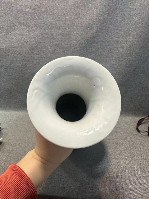 古玩陶瓷清晚期墨地留白墨彩(踏雪尋梅)瓶拍賣,當(dāng)前價格28888元