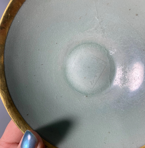 古玩陶瓷北宋·河濱遺范款龍泉青瓷茶碗鑲金邊拍賣,當前價格50000元