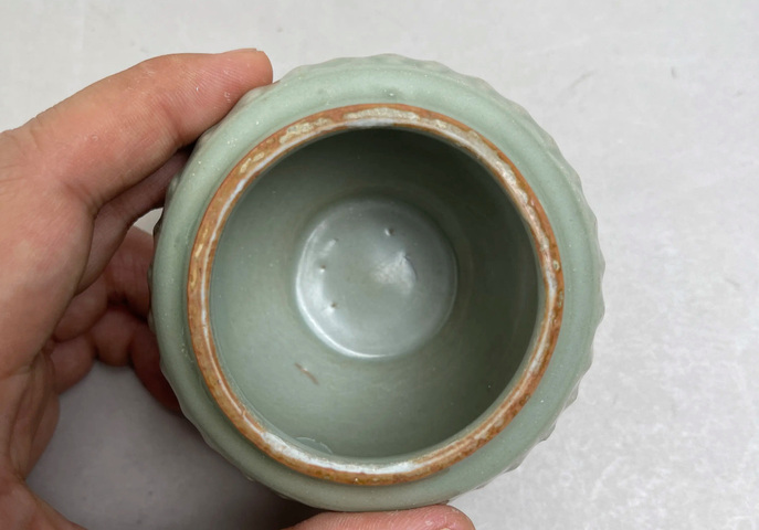 古玩陶瓷元末明初·龍泉青瓷刻仰蓮紋罐拍賣,當前價格10000元