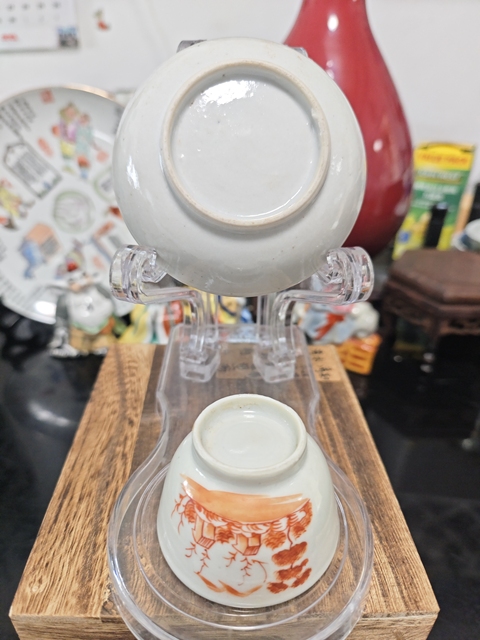 古玩陶瓷清中期礬紅彩牛眼杯碟拍賣,當前價格988元