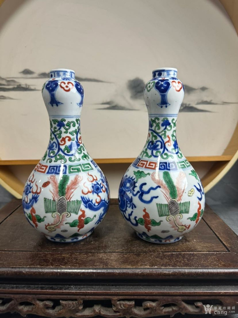 古玩陶瓷青花五彩龍紋蒜頭瓶真品鑒賞圖