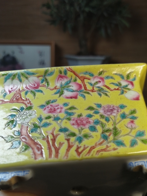 古玩陶瓷黃地粉彩花卉紋小花盆拍賣,當前價格7500元