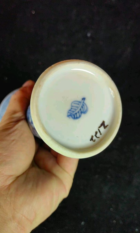 古玩陶瓷康熙青花鐵線描花觚拍賣,當前價格3300元
