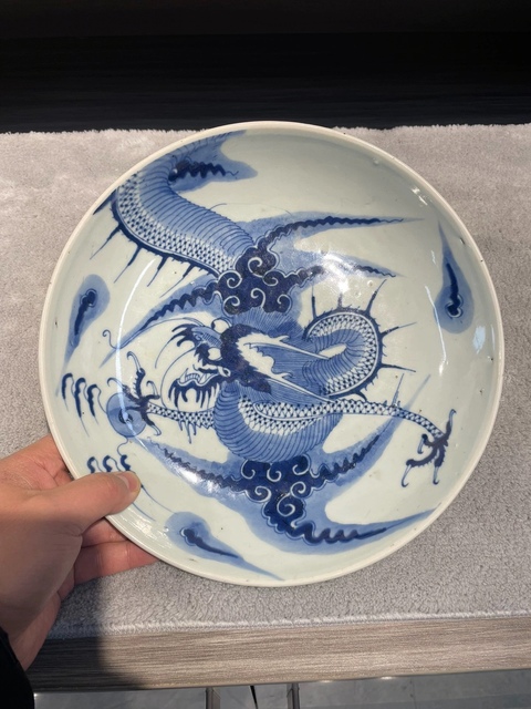 古玩陶瓷過墻龍紋青花盤真品鑒賞圖