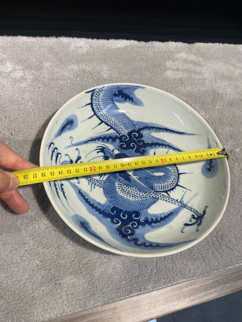古玩陶瓷過墻龍紋青花盤真品鑒賞圖