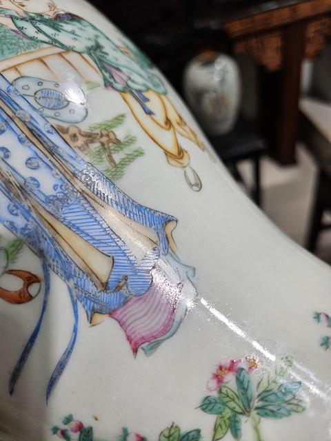 古玩陶瓷粉彩人物故事觀音瓶真品鑒賞圖