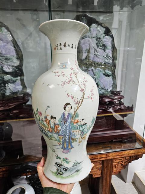古玩陶瓷粉彩人物故事觀音瓶真品鑒賞圖