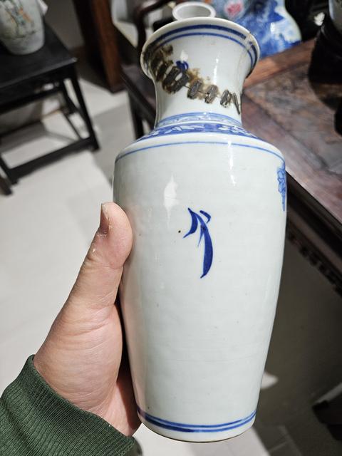 古玩陶瓷青花花卉紋瓶真品鑒賞圖