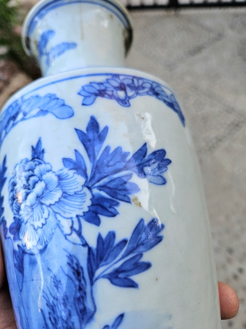 古玩陶瓷青花花卉紋瓶真品鑒賞圖