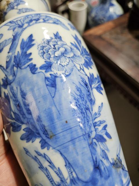 古玩陶瓷青花花卉紋瓶真品鑒賞圖