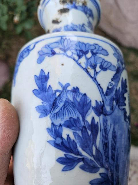 古玩陶瓷青花花卉紋瓶真品鑒賞圖