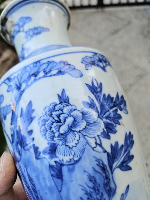 古玩陶瓷青花花卉紋瓶真品鑒賞圖