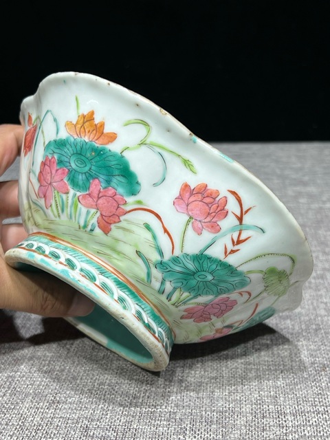古玩陶瓷清·同治蓮池游禽滿池嬌粉彩碗拍賣，當前價格1680元
