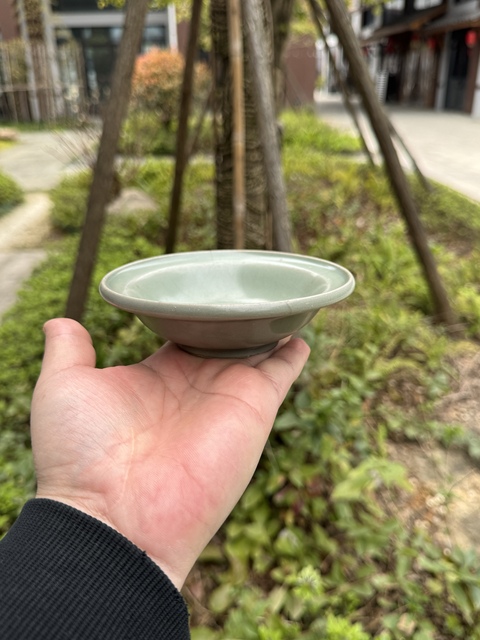 古玩陶瓷龍泉青瓷折沿洗拍賣(mài),當(dāng)前價(jià)格5000元