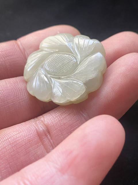 古玩玉器(一口價放漏)清代和田玉雕“花卉扣”拍賣,當(dāng)前價格3800元