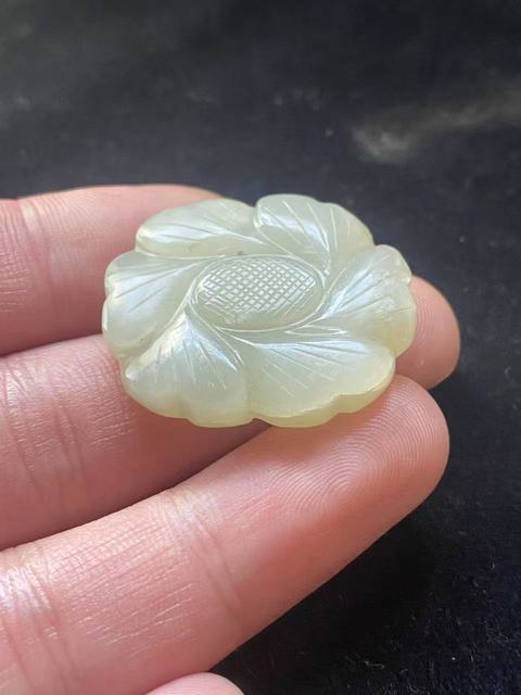 古玩玉器(一口價放漏)清代和田玉雕“花卉扣”拍賣,當(dāng)前價格3800元