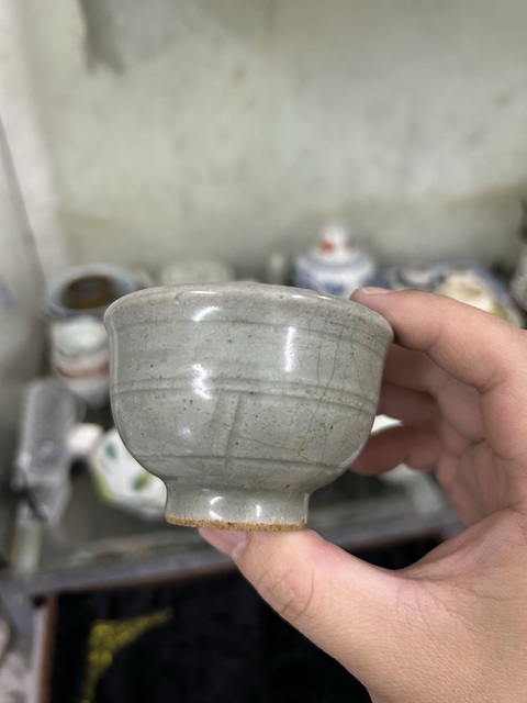 古玩陶瓷晚明青釉暗刻杯拍賣,當前價格1200元