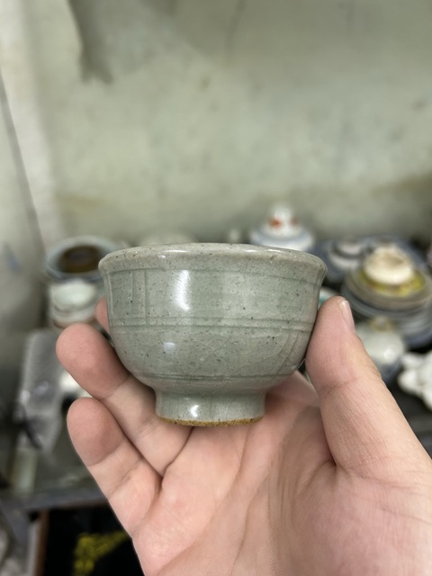 古玩陶瓷晚明青釉暗刻杯拍賣,當前價格1200元