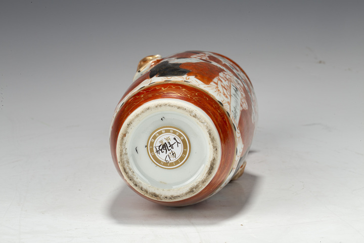 古玩陶瓷清晚期·礬紅描金墨彩人物詩文獸耳瓶拍賣，當(dāng)前價格2000元