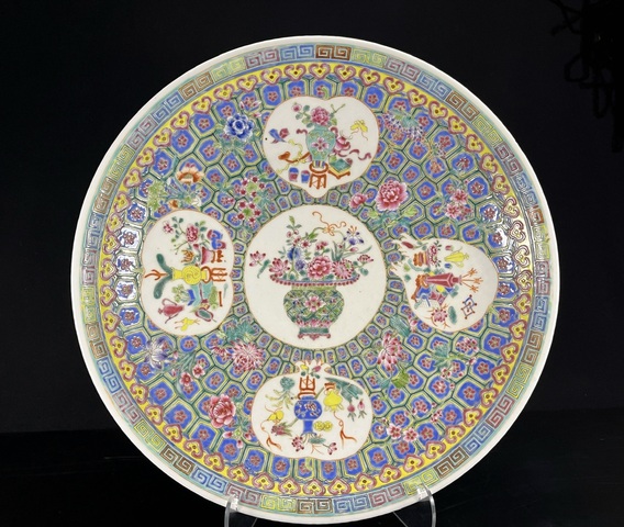 古玩陶瓷民國·超細(xì)粉彩錦地開窗博古花卉紋大盤拍賣，當(dāng)前價(jià)格7777元