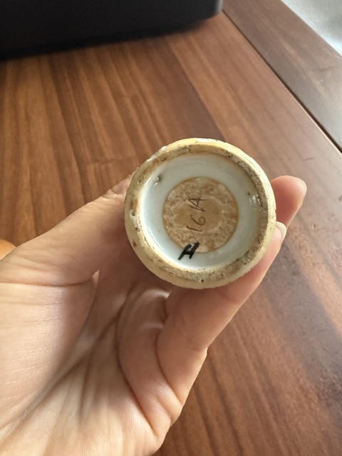 古玩陶瓷紫金釉開光粉彩花卉紋束腰花觚拍賣，當前價格1600元